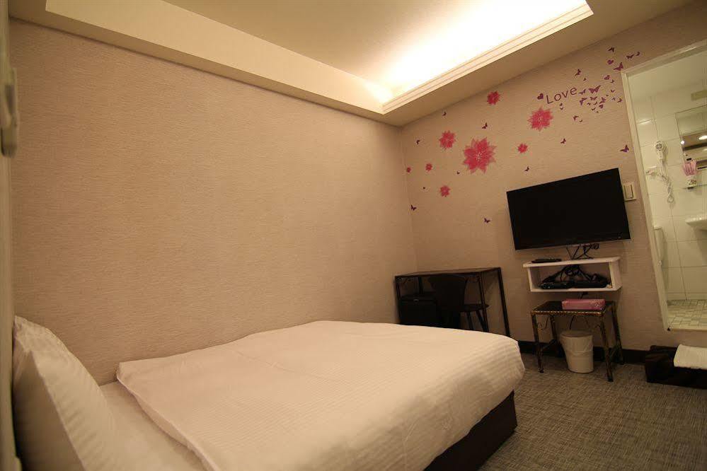 Holiday Fun Hostel 臺北 外观 照片